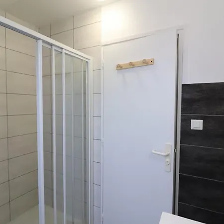 Gite De Charme Renove Au Coeur Du Parc Des Volcans D'auvergne, Proche De Salers, Avec Jardin Et Terrasse - Fr-1-742-399 Holiday home